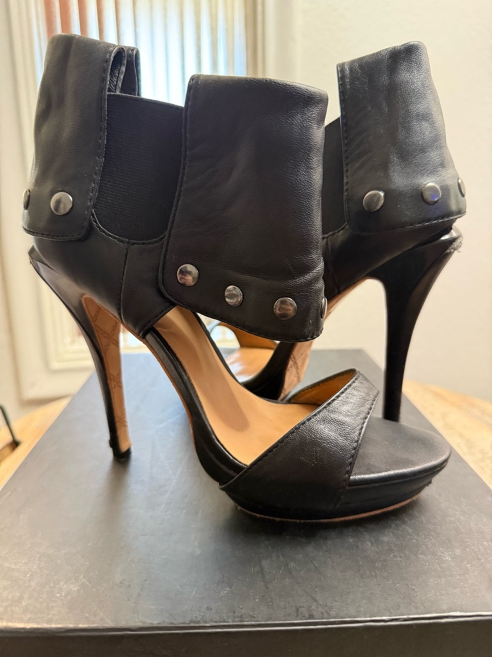 L.A.M.B. Women’s Black High Heel Leather Platform Ankle Cuff Sandals 8 - Picture 2 of 6